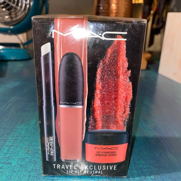 NWT MAC TRAVEL EXCLUSIVE LIP KIT - Picture 2 of 7